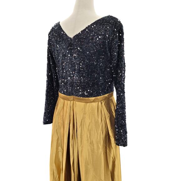 NWT Women's Black Gold Long Sleeve Velvet Sequin Gown Size 20 - Picture 9 of 14